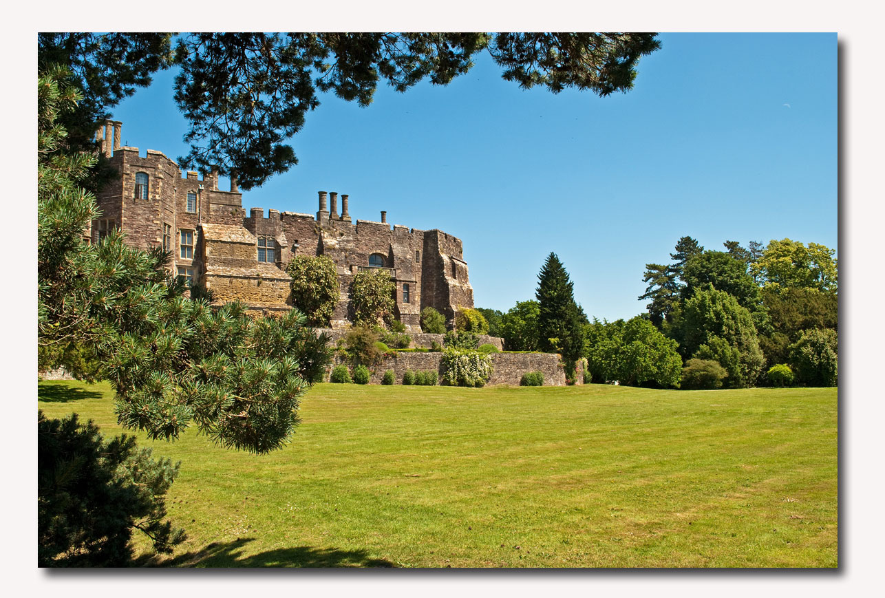 Berkeley Castle has been lived in by the same family for over 900 years. It is where history has been made. Where Edward II was murdered, where the Barons of the West gathered before Magna Carta and where Queen Elizabeth I hunted and played bowls.